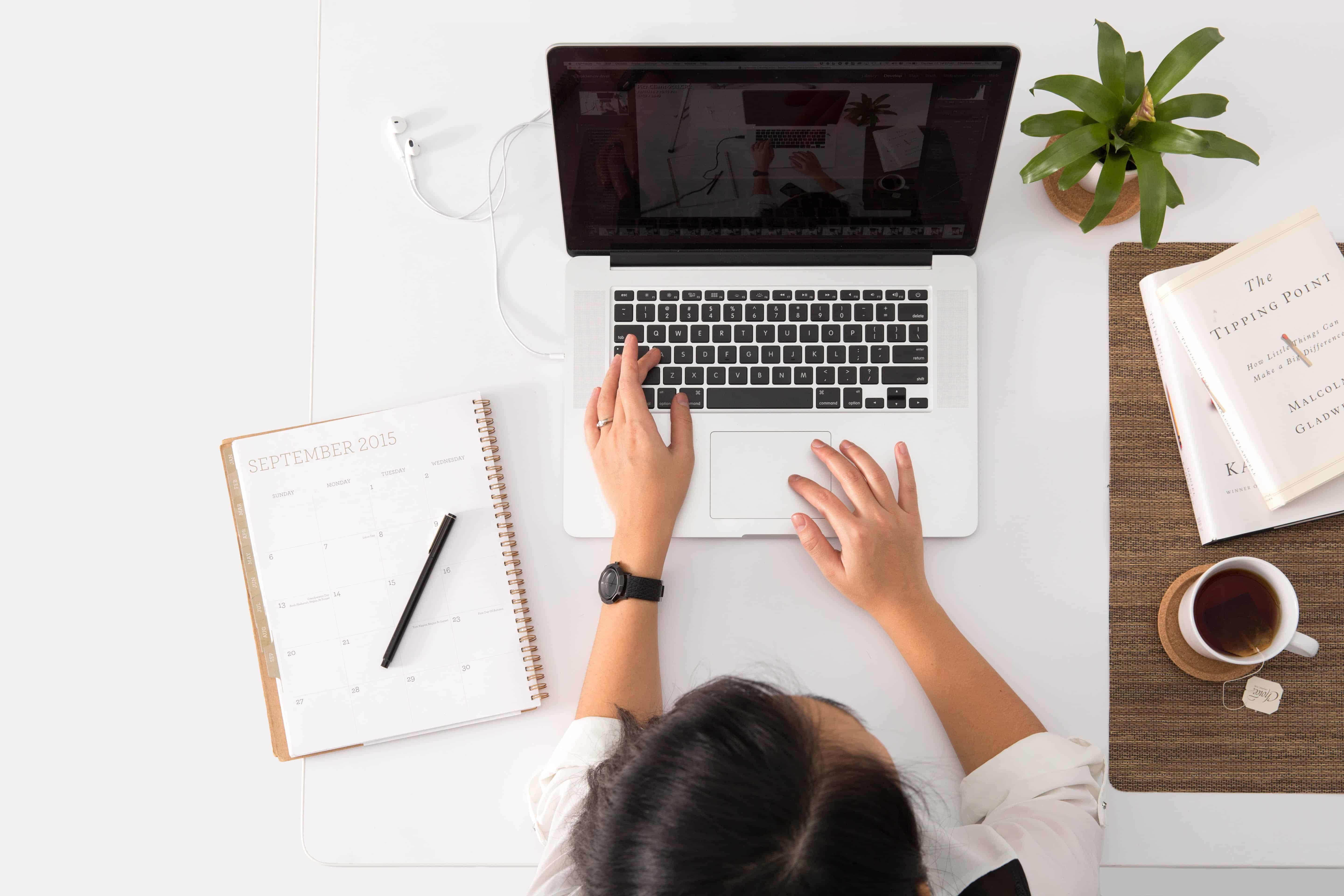 FAST RESPONSE TO INFORMATION AND BOOKING REQUESTS IS KEY TO HOLIDAY RENTALS